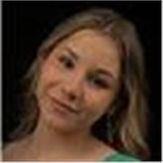 Estudiante que da apoyo en asignaturas; Matemáticas, Lengua, Química, Historia