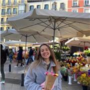 Laureata in Matematica, con più di quattro anni di esperienza impartisce lezioni private di matematica e fisica