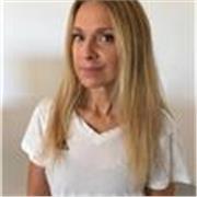 Insegnante di yoga certificata 500 ore specializzata in 3 diversi stili, con grande esperienza, empatia e attenzione per gli altri