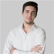 Ingeniero informático imparte clases de programación y base de datos.