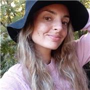 Profesora de yoga y meditación para niños de diferentes edades