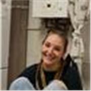 Profesora joven con título profesional de música en flauta travesera imparte clases a todos los niveles.