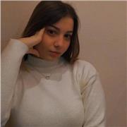 Studentessa scienze infermeristiche da ripetizioni di chimica, biologia, matematica e italiano