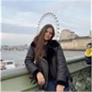 Me defino como una persona con mucha paciencia, amable y dispuesta a ayudar siempre. Voy a dar clases a niños de primaria 