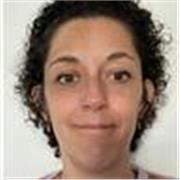 Licenciada se ofrece para dar clases desde primaria hasta bachillerato dentro del ámbito sociolingüístico.  