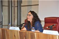 Docente di filosofia e storia di ruolo al liceo classico e musicale insegna a ragazze e ragazze del triennio