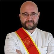 Découvrez l'art culinaire pour tous à Lyon et Marseille, avec des cours en ligne et en présentiel, dispensés par un chef diplômé.