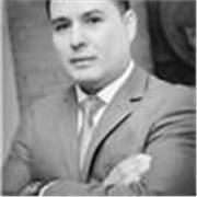 Profesor de matemáticas básicas imparte clases a todas las edades