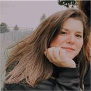 Studentessa alla facolta di lingue per l'interpretariato e la traduzione
