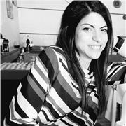 Insegnante di lingua inglese, laureata in lingue moderne per le relazioni internazionali con esperienza pluriennale all'estero