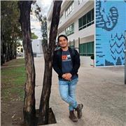 Maestro de ciencias con experiencia en dar clases a niños y universitarios