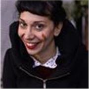 Sono una editor e storyteller, insegno a scrivere (narrativa, comunicazione, web) ad adulti, ragazze e ragazzi