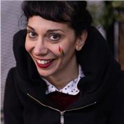 Sono una editor e storyteller, insegno a scrivere (narrativa, comunicazione, web) ad adulti, ragazze e ragazzi