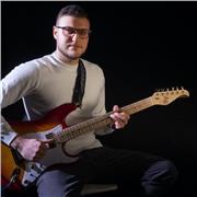 Qui puoi richiedere lezioni di Chitarra elettrica/acustica per livello base, medio e avanzato. P.S. (Per i Principianti) - Se non si possiede nessuna delle 2 chitarre citate è possibile iniziare con la classica, perché sarà data la possibilità