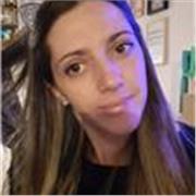 Soy Fiore, alumna y profe de Yoga, amo el Yoga, amo compartir conocimiento mientras viajo por el mundo
