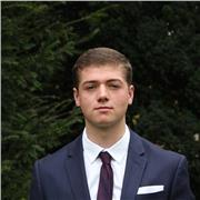 Etudiant à l'université permettant de vous faire comprendre les fondamentaux du marketing