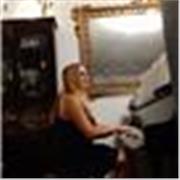 Insegnante di pianoforte diplomata al conservatorio di Roma. Corsi di pianoforte classico e moderno per bambini e adulti. Prepara in modo graduale ad esami di ammissione al conservatorio. Le lezioni si svolgeranno di pomeriggio. Possibilità anche di matti