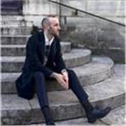 Sono un giornalista culturale, ho una laurea magistrale in storia dell'arte. Offro ripetizioni di italiano (scuole medie, liceo)