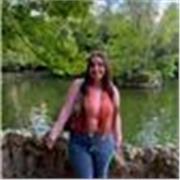 Profesora apta para niños principalmente en edades de entre 6 a 12 años.