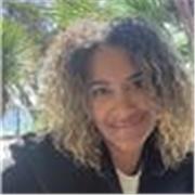Docteur en droit privé, spécialisée en droit des personnes et droits des contrats, je mets ma pédagogie au service des étudiants.