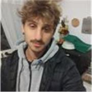 Insegnante d'inglese giovane e capace con buona pronuncia, ho studiato a Londra per due anni