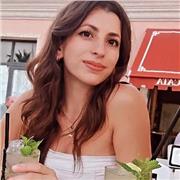 Offro ripetizioni a bambini delle scuole elementari e ragazzi delle medie. Mi piace chiamare per nome e conoscere chi ho davanti per sviluppare percorsi.