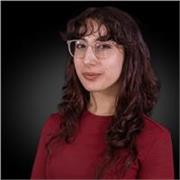 Inglese. Sono una studentessa universitaria, ho una laurea triennale in lingue e mediazione linguistica.