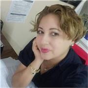 Profesor de Derecho impartir clases con niños de primaria y secundaria