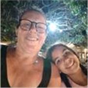 Professeure d'espagnol depuis 25 ans . J'ai vécu 10 ans en Andalousie avec le papa espagnol de mes filles. 
