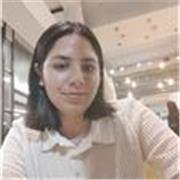 Profesora de Inglés imparte clases a niños y niñas de todas las edades