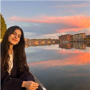 I am a native speaker in French and offer private lessons while I'm pursuing my undergraduate studies.