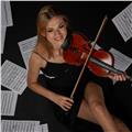 Profesora de violín. graduada del conservatorio y galardonada con el premio musical de la comunidad de madrid 2023