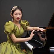 piano tutor teaches students of all age
