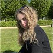 Ex studentessa liceale con conoscenza avanzata di tre lingue: tedesco inglese e spagnolo