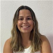 Profesora de apoyo escolar especializado de manera presencial