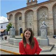 Soy maestra de Educación infantil, tengo el máster de psicopedagogía en educación inclusiva y estoy terminando educación primaria. También estudiando inglés, aunque poseo el B1.
Cursé el bachillerato de Ciencias de la Salud