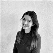 Passionnée par le dessin depuis toute petite, j’ai réussit une année de prépa Art