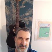 Professeur de guitare sur le bassin rennais depuis plus de 15 ans j'enseigne la guitare acoustique rythmique arpège solo du pop rock folk classique