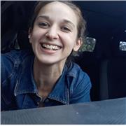 Profesora de Naturales ofrece clases hasta nivel secundario