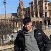 Actual alumno de ingeniería informático con buen nivel de matemáticas, física y tecnología industrial.