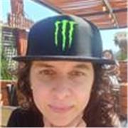 Hago clases de natación a todas als edades y niveles. También doy clases de hidrogimnasia y acondicionamiento físico en general