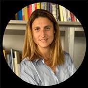 Professeur particulier donne leçon de graphisme