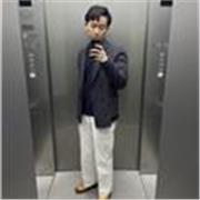 I’m a native Chinese speaker with strong communication skills and a passion for language exchange and cultural connection.