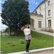 I’m an architecture student and I speak 4 languages and would like to share my passion of learning languages with fellow expats 