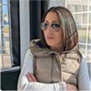 Me defino como una maestra vocacional, responsable y creativa, comprometida con una educación inclusiva y personalizada.