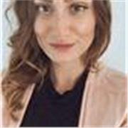 Pronta ad aiutare con impegno, ma anche un po’ di divertimento!