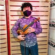 Profesor de violín, imparte clases a todas las edades