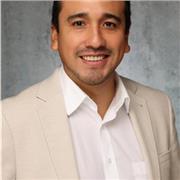 I am a dynamic educator focused on practical fluency for professionals and students of all levels.