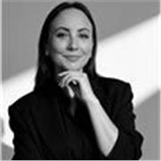 Profesora universitaria con más de 8 años de experiencia en empresa y marketing