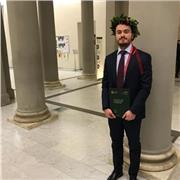 iscritto al III anno di Lingue all'Università di Firenze (Lingua russa e norvegese); diploma Liceo Linguistico (ing-spa-ted)